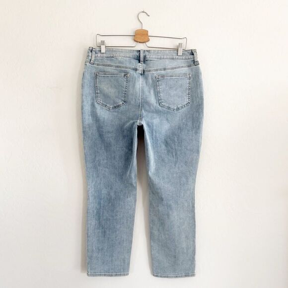 Chicos So Slimming Girlfriend Slim Leg Crop Jeans Light Wash Size 2 (L/12) - Picture 4 of 9